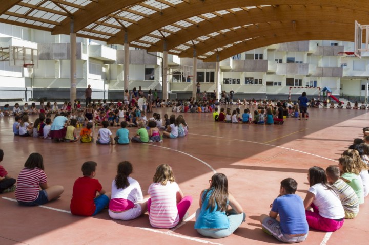 thumbnail_instalaciones-juegos-patio-sentados